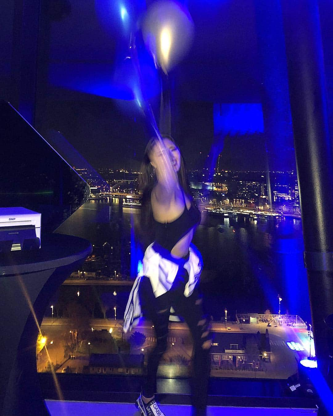 MIKAさんのインスタグラム写真 - (MIKAInstagram)「A day to remember...💙 #416 #birthdaygirl #happiestgirl #nightview #balloons #tb #amsterdam」4月20日 0時29分 - cjd_mika