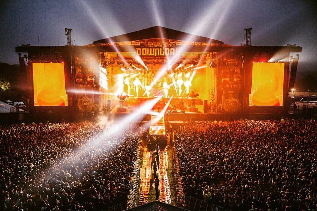 Slipknotさんのインスタグラム写真 - (SlipknotInstagram)「Enter for a chance to win a trip to @downloadfest UK for you and a friend including flights, festival passes & luxury camping. Swipe up in our story.」4月20日 0時31分 - slipknot
