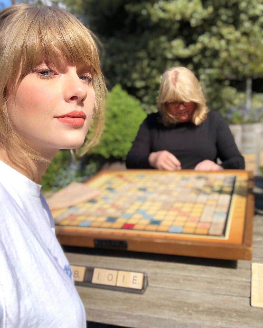 E! Onlineさんのインスタグラム写真 - (E! OnlineInstagram)「T-minus 7 days until Taylor Swift releases new music and, oh, we are so ...READY FOR IT. Take a look back at all of the Easter eggs she left for her Swifties at the link in our bio. (📷: Instagram)」4月20日 0時34分 - enews