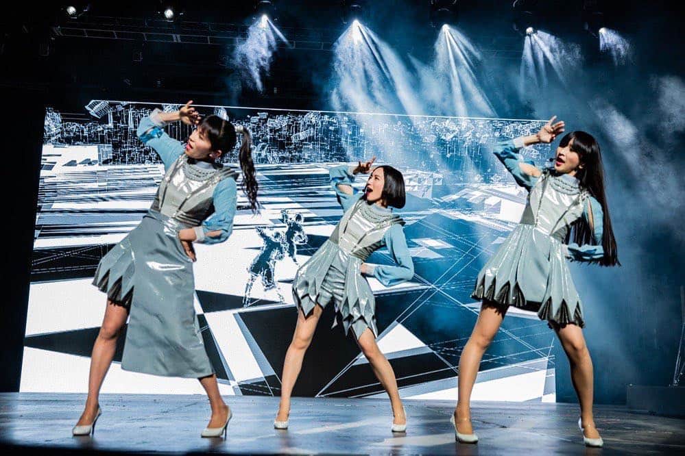 Perfumeさんのインスタグラム写真 - (PerfumeInstagram)「✨ #Coachella will be streaming our set from the Gobi Stage around midnight Pacific Time! Stay tuned for more details coming soon. 💻 More info ↳ link in bio. #prfm 📸 Debi Del Grande  Perfumeの"Coachella 2019"における配信が決定！ 配信はヘッドライナーのアリアナ・グランデ終了後を予定しており、現地時間4/21(日) 24:00頃、日本時間では4/22(月)16:00頃を予定しています。 是非ご期待ください！」4月20日 0時52分 - prfm_official