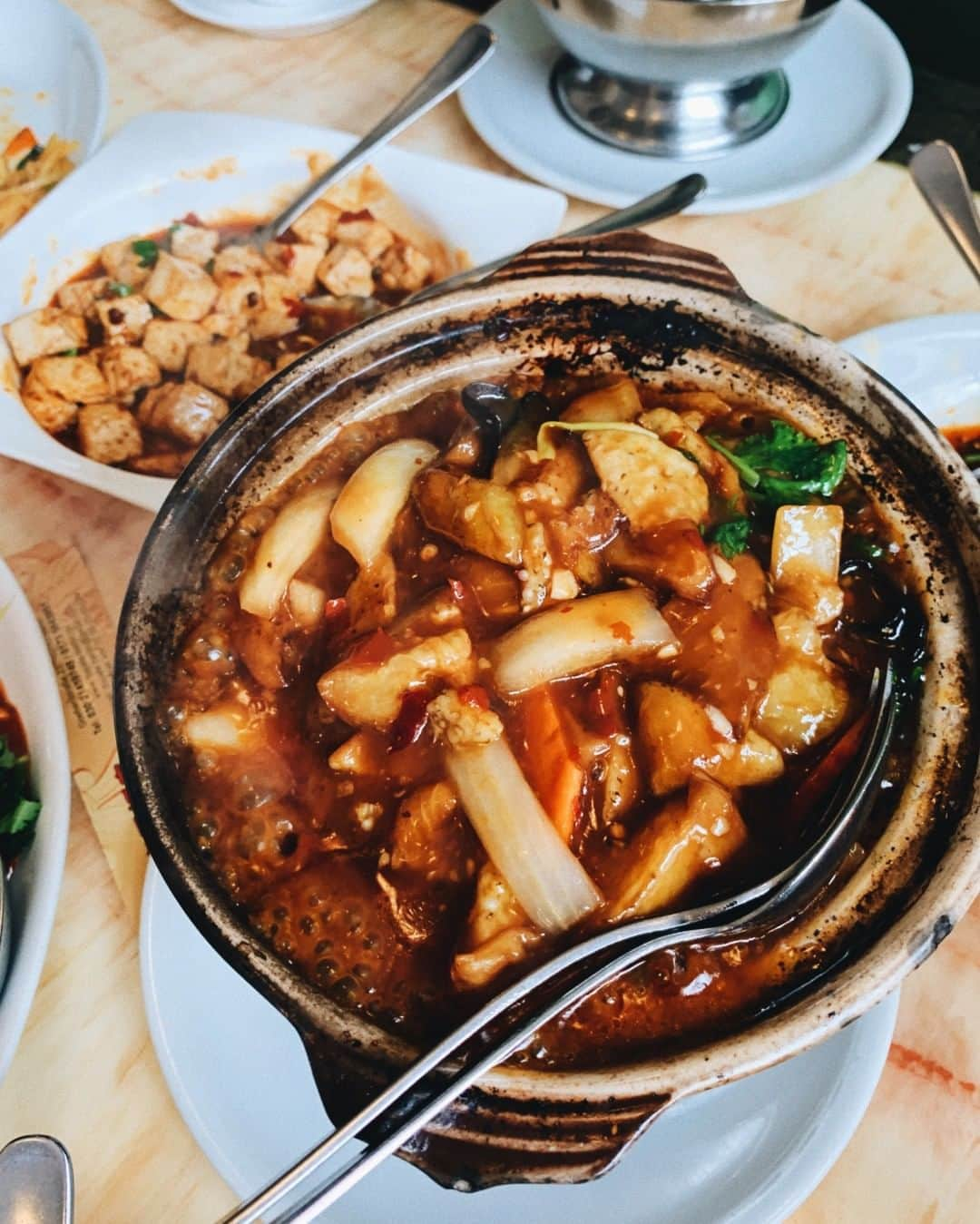 STIL IN BERLINさんのインスタグラム写真 - (STIL IN BERLINInstagram)「Nothing like a Aubergine hot pot shared with friends - this is at one of my fav Chinese places in Berlin, check the link in my bio for the new #stilinberlin post for more info.」4月20日 1時01分 - stilinberlin