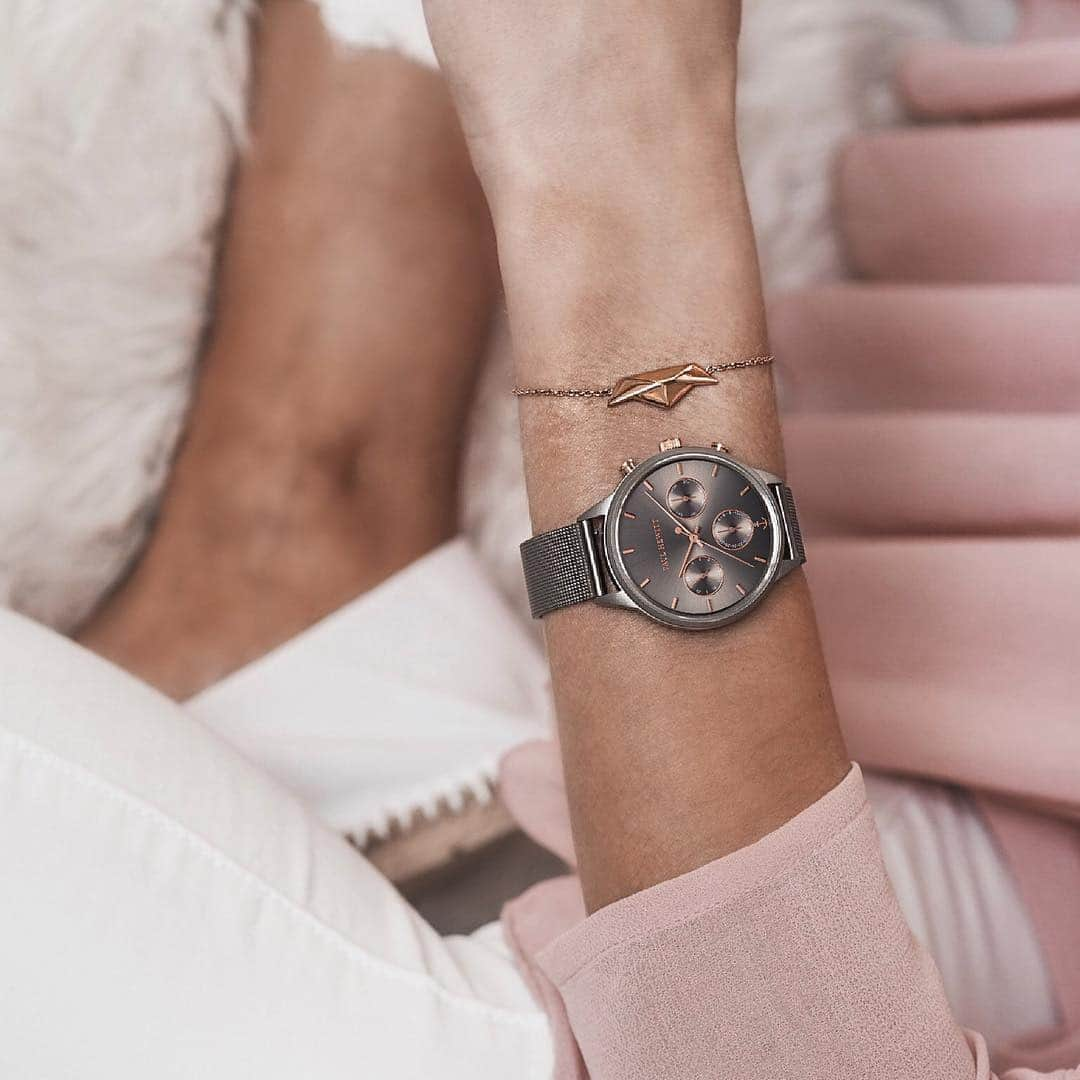 PAUL HEWITTさんのインスタグラム写真 - (PAUL HEWITTInstagram)「Dress up your wrist with the new EVERPULSE and stay fashionably on time. 🙌✨⚓️ (photo @ohheylisa_) #getAnchored #paulhewitt #everpulse #ahoy __ #watch #weekend #weekendmood #accessory #wristgame #spring #colourful #fashion #instafashion #outfit #instastyle #womensstyle」4月20日 1時01分 - paul_hewitt