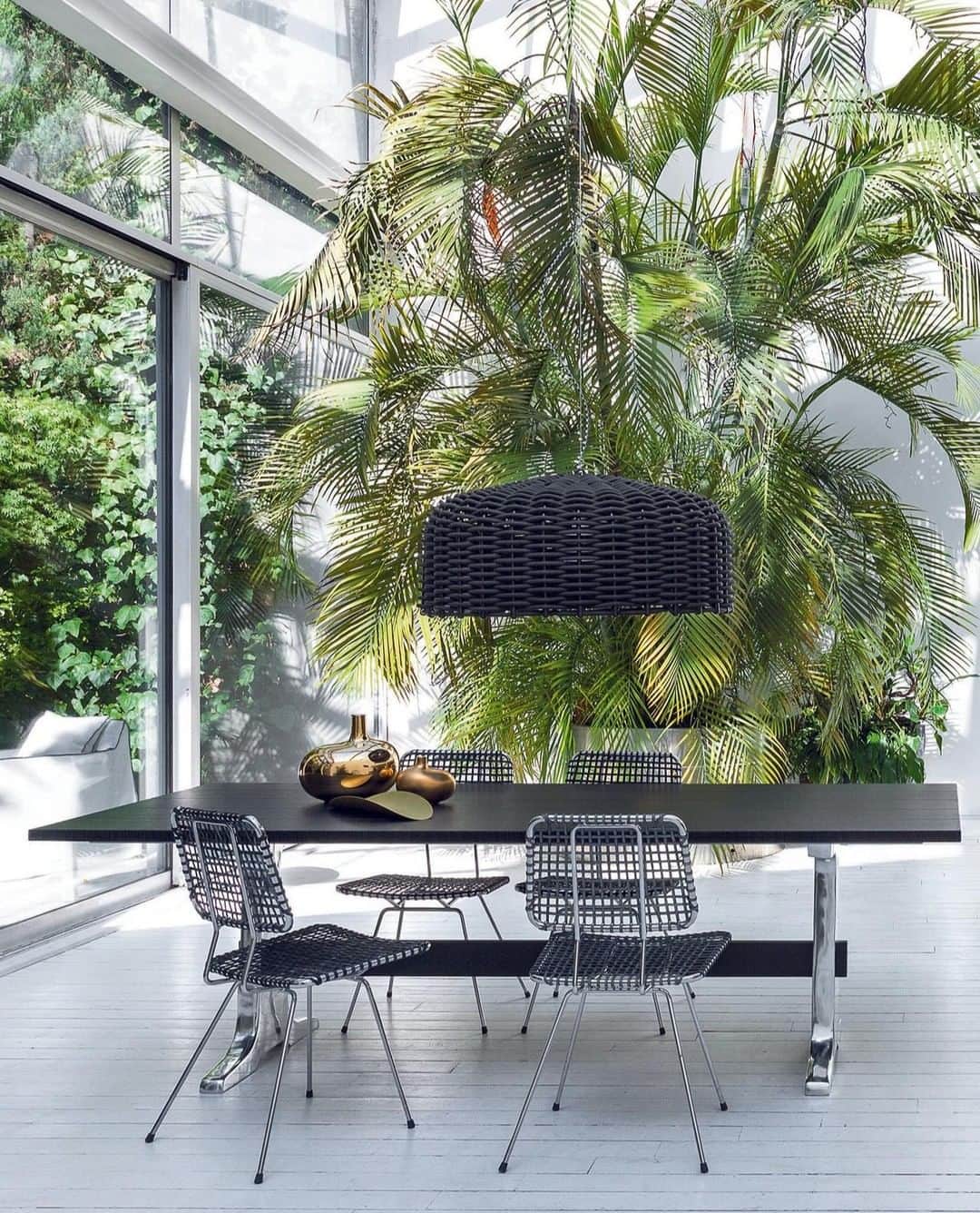のインスタグラム：「Indoor garden 🌿⁣ .⁣ .⁣ .⁣ .⁣ #Gervasoni #Gervasoni1882 #interiordesign #homedesign #homedecor #paolanavone #designlovers #design #instadesign #instagood #interioraddict #homeinspiration #archilovers #furniture #style #inspiration #architecture #home #designinspiration #furnituredesign #living」