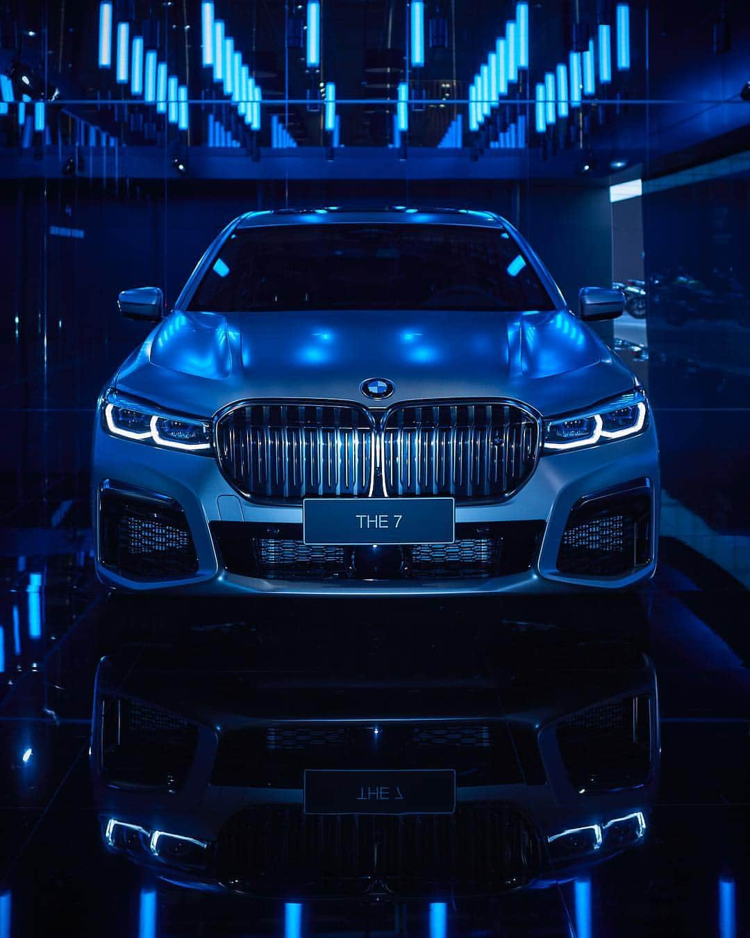 BMWさんのインスタグラム写真 - (BMWInstagram)「Outstanding flagship of the luxury segment. THE 7. #THE7 #BMW #7Series #Sedan #AutoShanghai __ BMW M760Li xDrive Sedan: Fuel consumption in l/100 km (combined): 12.5 - 12.4. CO2 emissions in g/km (combined): 285 - 282, exhaust standard EU6d-TEMP. The values of fuel consumptions, CO2 emissions and energy consumptions shown were determined according to the European Regulation (EC) 715/2007 in the version applicable at the time of type approval. The figures refer to a vehicle with basic configuration in Germany and the range shown considers optional equipment and the different size of wheels and tires available on the selected model. The values of the vehicles are already based on the new WLTP regulation and are translated back into NEDC-equivalent values in order to ensure the comparison between the vehicles. [With respect to these vehicles, for vehicle related taxes or other duties based (at least inter alia) on CO2-emissions the CO2 values may differ to the values stated here.] The CO2 efficiency specifications are determined according to Directive 1999/94/EC and the European Regulation in its current version applicable. The values shown are based on the fuel consumption, CO2 values and energy consumptions according to the NEDC cycle for the classification. For further information about the official fuel consumption and the specific CO2 emission of new passenger cars can be taken out of the „handbook of fuel consumption, the CO2 emission and power consumption of new passenger cars“, which is available at all selling points and at https://www.dat.de/angebote/verlagsprodukte/leitfaden-kraftstoffverbrauch.html.」4月20日 0時59分 - bmw