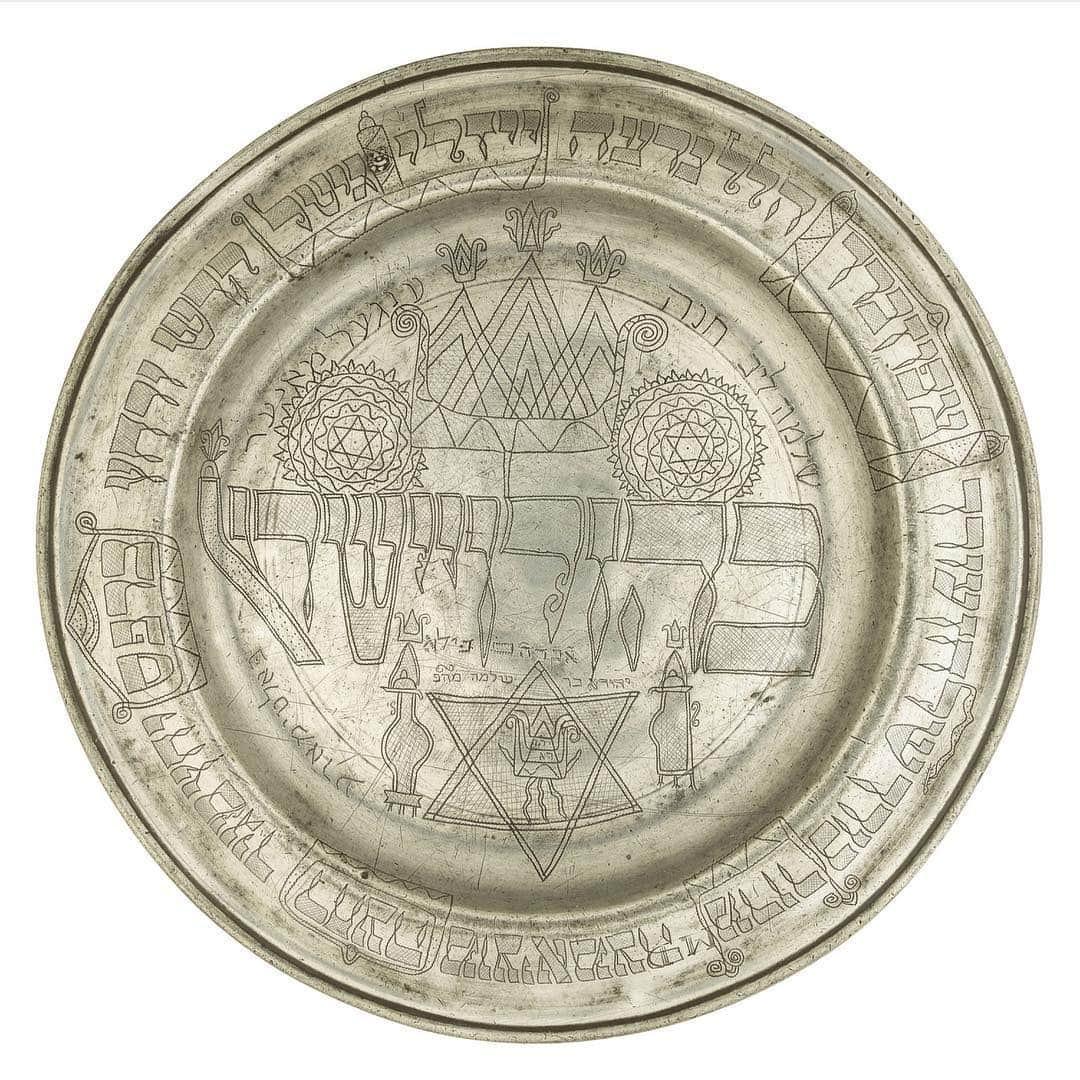 国立アメリカ歴史博物館さんのインスタグラム写真 - (国立アメリカ歴史博物館Instagram)「This pewter plate is engraved for use in the Passover Seder ceremony. Jewish communities celebrate the Seder meal annually in commemoration of the flight of the Israelites from enslavement by the Egyptian Pharaoh as recorded in the Hebrew Bible.  This plate likely dates back to the 1700s. It belonged to the Engelmeyer family, who brought it with them when they left Europe and emigrated to the United States in the 1800s. Led by Hannah and Solomon Engelmeyer, the family ran a shoe business in Baltimore. They became U.S. citizens in 1851, and Solomon served as the president of the Lloyd Street Congregation 1851 and 1853. “Priest, Levite, Israelite” is inscribed in Hebrew across the center of the plate, along with a crown and Stars of David as decoration. Other inscriptions reference the Engelmeyer family as well as the order of the Seder ceremony. Happy Passover!  #AmericanHistory #ReligiousHistory #ImmigrationHistory #MarylandHistory #BaltimoreHistory #JewishHistory #JewishAmericanHistory #Judaism #Passover #Seder #ManyVoices #NationWeBuildTogether」4月20日 1時05分 - amhistorymuseum