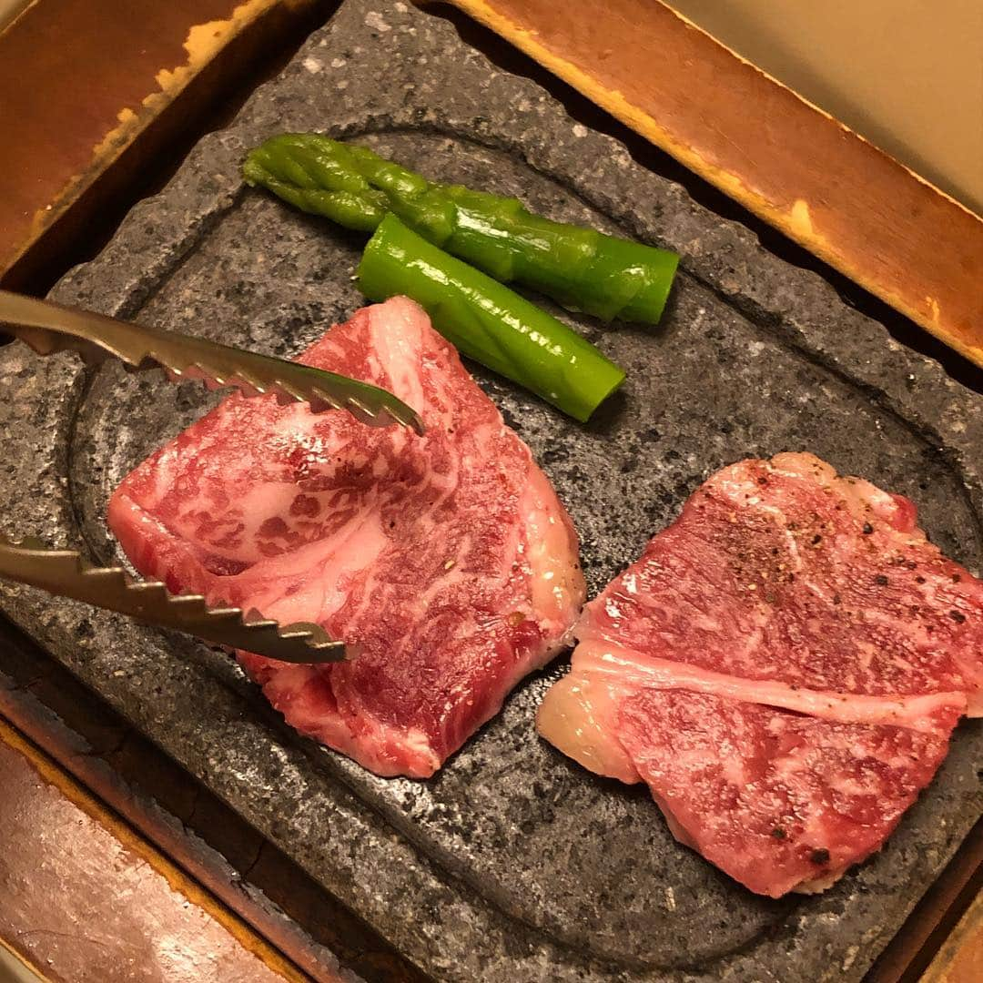 GOLDJAPANさんのインスタグラム写真 - (GOLDJAPANInstagram)「本社のはるか上の階にある豆腐料理のお店「梅の花」で美味しいお豆腐と湯葉のコースを堪能しました😋  もう、お腹ぱんぱん🍻 美味しかった❤️ また行きたいな  因みに本社があるのはビルの2階、お店は24階。 そして3階にはジムがあります笑 * * *  #r_fashion #instafashion #instastyle #plussize #fashion #bigsize #GOLDJAPAN #followme #ゴールドジャパン #ファッション #レディース #通販 #ビッグサイズ #大きいサイズ #大きい女性 #ぽっちゃり #ぽっちゃりモデル #ぽっちゃり#コーデ #オシャレ #ぽっちゃり女子 #お洒落したい #4l #お洒落さんと繋がりたい #ポチャティブ #moxytokyokinshicho #グラぽちゃ#梅の花 #豆腐料理 #湯葉料理」4月20日 1時17分 - gold_japan