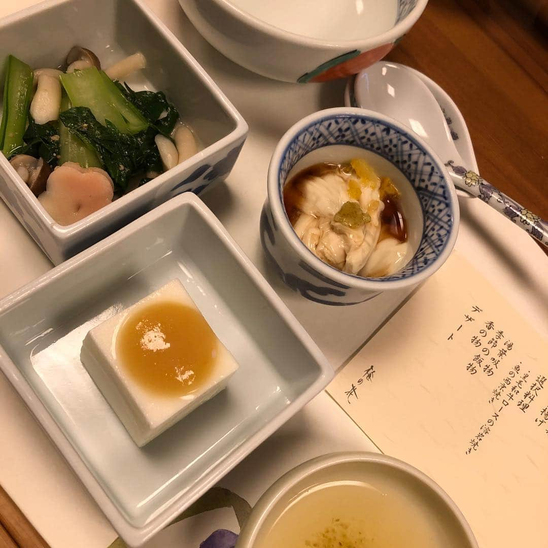 GOLDJAPANさんのインスタグラム写真 - (GOLDJAPANInstagram)「本社のはるか上の階にある豆腐料理のお店「梅の花」で美味しいお豆腐と湯葉のコースを堪能しました😋  もう、お腹ぱんぱん🍻 美味しかった❤️ また行きたいな  因みに本社があるのはビルの2階、お店は24階。 そして3階にはジムがあります笑 * * *  #r_fashion #instafashion #instastyle #plussize #fashion #bigsize #GOLDJAPAN #followme #ゴールドジャパン #ファッション #レディース #通販 #ビッグサイズ #大きいサイズ #大きい女性 #ぽっちゃり #ぽっちゃりモデル #ぽっちゃり#コーデ #オシャレ #ぽっちゃり女子 #お洒落したい #4l #お洒落さんと繋がりたい #ポチャティブ #moxytokyokinshicho #グラぽちゃ#梅の花 #豆腐料理 #湯葉料理」4月20日 1時17分 - gold_japan