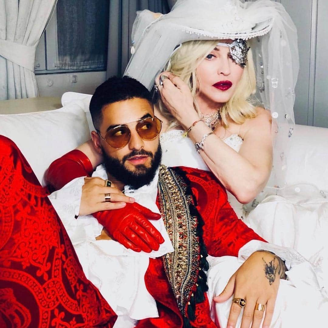 ASCAPさんのインスタグラム写真 - (ASCAPInstagram)「All about this @maluma x @madonna collab #Medellin 🔥 Listen at the link in our bio 🎧#NewMusicFriday #SomosASCAP」4月20日 1時11分 - ascap