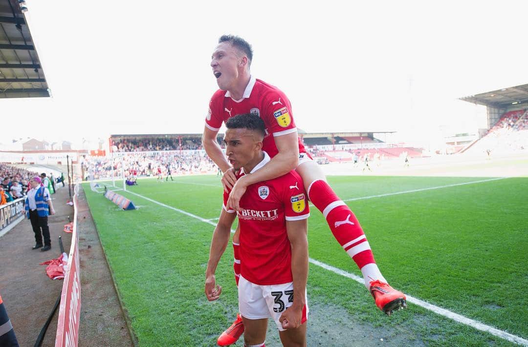 コーリー・ウッドローのインスタグラム：「What a win!! We keep pushing on!! 🔴⚪️」