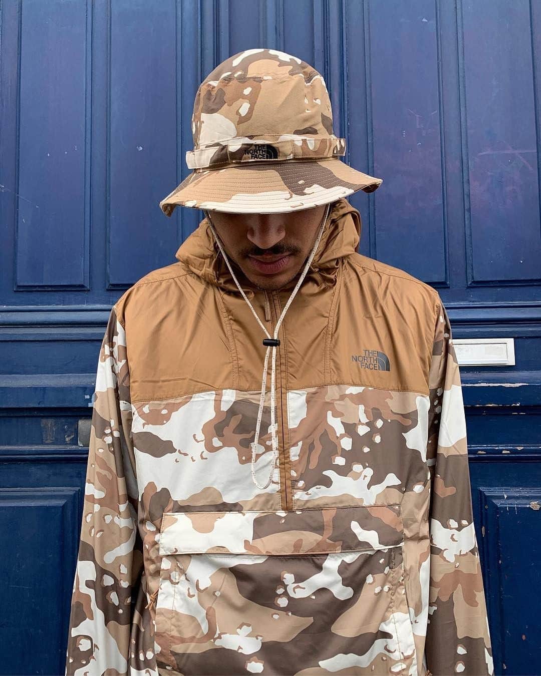 ASOSさんのインスタグラム写真 - (ASOSInstagram)「Meanwhile in NYC 🌧 🌧 🌧 📸 @asos_ruddy 🔎 The North Face camo jacket (1421532) 🗣 Image description: Ruddy wearing a camo rain jacket and hat」4月20日 1時33分 - asos