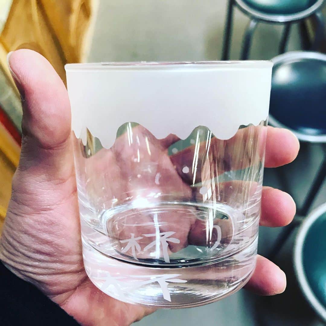 石井元気さんのインスタグラム写真 - (石井元気Instagram)「こんなグラス作りました。  ビールの泡に合わせて泡を。  飲み干したら「もう一杯」  #グラス #ビール #もう一杯 #あきげん #石井元気」4月20日 1時34分 - genkiishii1226