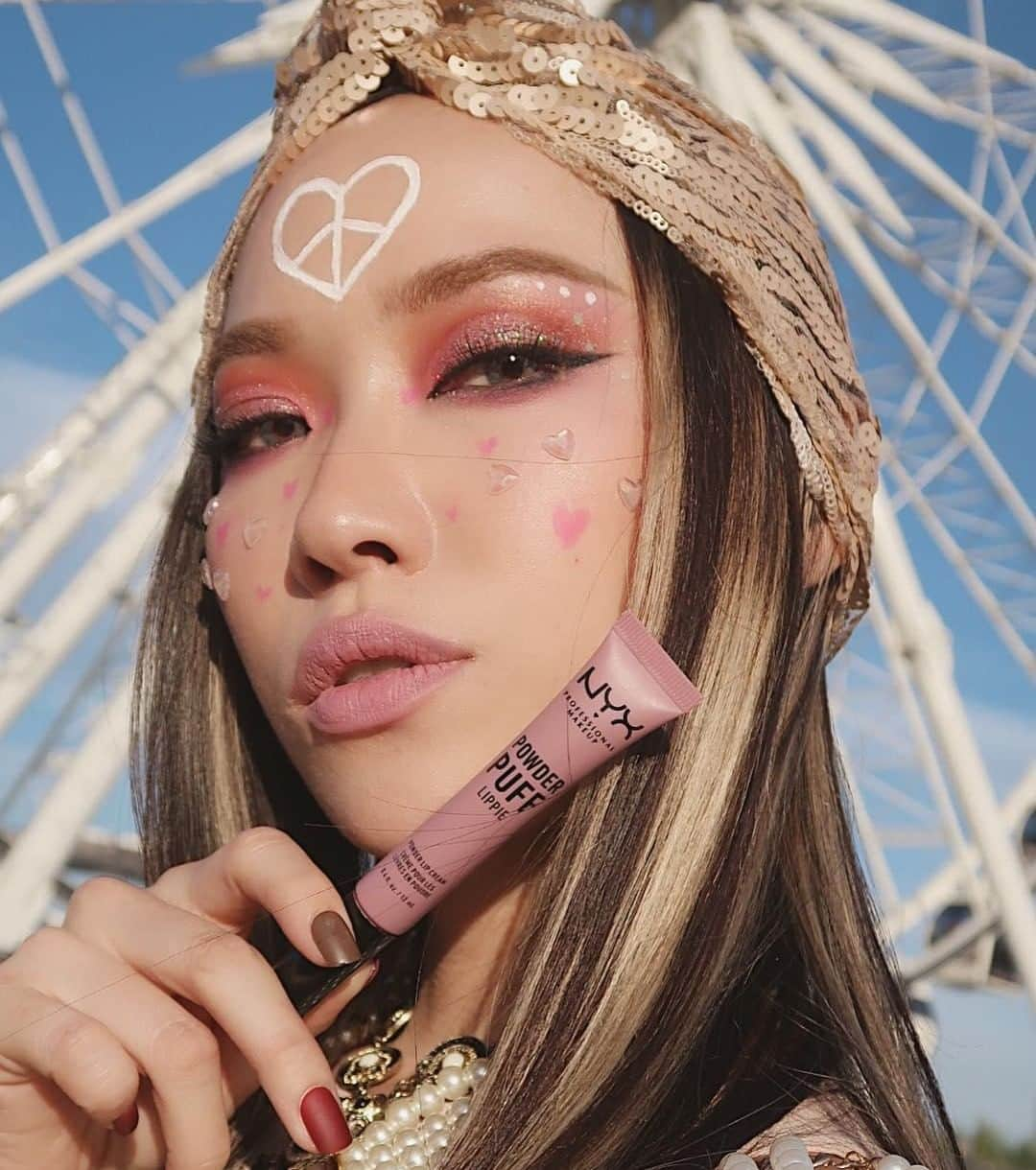 NYX Cosmeticsさんのインスタグラム写真 - (NYX CosmeticsInstagram)「@nofannofun serving lewks last weekend at the fairgrounds 💕💃 She wears our Can't Stop Won’t  Stop Full Coverage Foundation + Ultimate Shadow Palette in 'Brights' + Foil Play Cream Pigment in 'French Macaron' + Sweet Cheeks Blush Palette + Born To Glow Highlighting Palette + Powder Puff Lippie in 'Will Power' to complete this flawless glam 🎡✨ || #nyxcosmeticscoachella #nyxcosmetics」4月20日 2時00分 - nyxcosmetics