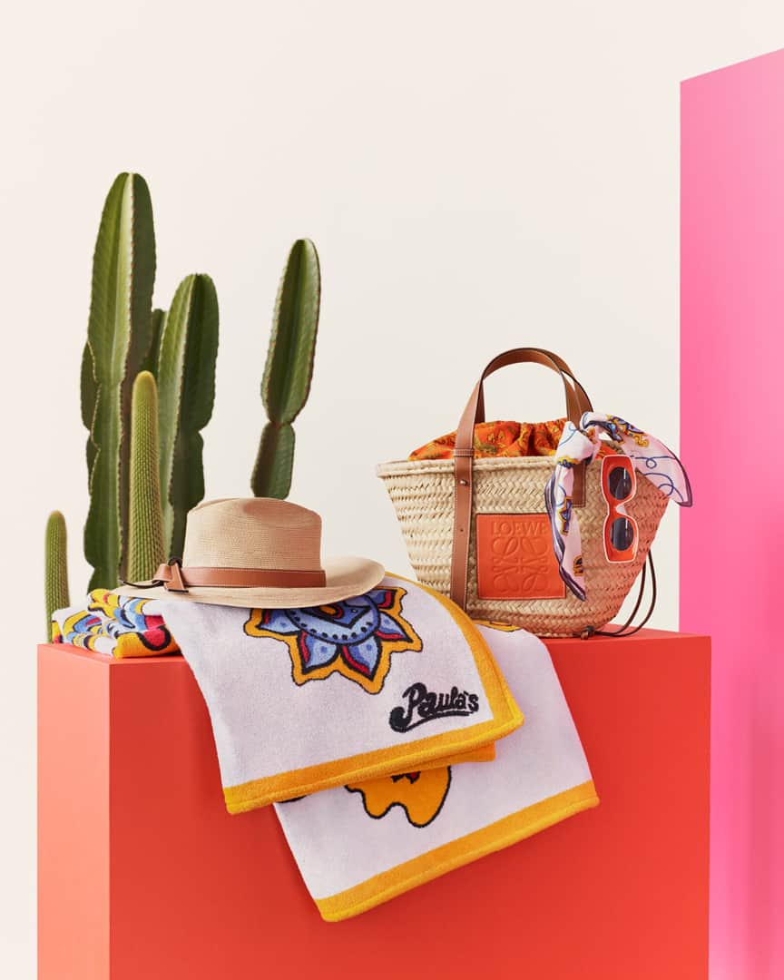 Loeweさんのインスタグラム写真 - (LoeweInstagram)「Paula's Ibiza presents a series of rustic yet refined Bags and Accessories that combine our signature material of leather with natural fibres, organic textures and pops of vibrant colour. Available in store and on loewe.com #LOEWEpaulas #LOEWE」4月20日 2時01分 - loewe