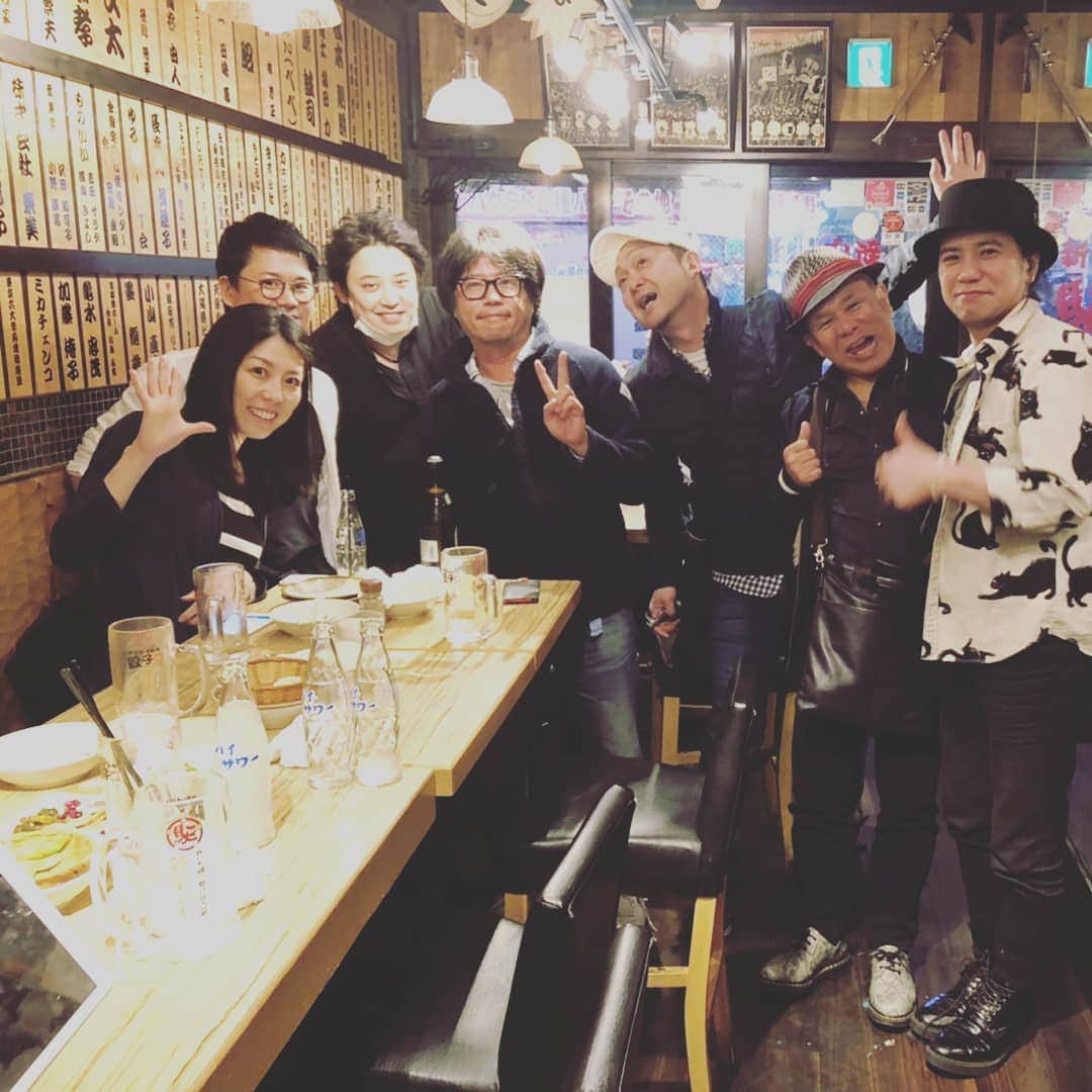 松本隆博のインスタグラム：「。 新宿にて夕方6時から飲み、 夜中の2時まで8時間も、、 飲んでましたー(^-^)\(*ˊᗜˋ*)/」