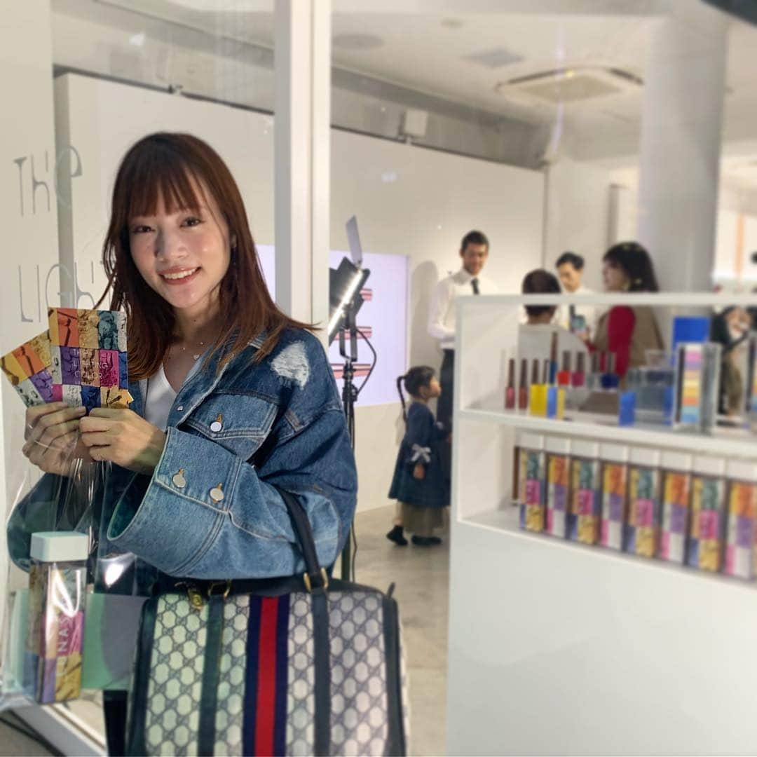 古田ちさこさんのインスタグラム写真 - (古田ちさこInstagram)「💜💗🧡💙 ルナソル @lunasolofficial のメイクアップイベントに行ってきたよ☺︎🌙 ˚✧₊⁎LUNASOL POP UP STUDIO"Lighting Color⁎⁺˳✧༚ 5月限定発売のコレクションをいち早く体験できました💄 ☪️ 色鮮やかでメタリックな世界に夏を感じてわくわく✨ 🌙💙 ・2019年4月20日（土） ・時間：11時～18時 ・会場︓SIDE OMOTESANDO 東京都港区北青山3-6-19 🌙 #lunasol #ルナソル #夏コスメ #新作コスメ #夏メイク #無限のメイクパターン #omotesando #表参道 #ルナソルアイシャドウ #ルナソルリップ #makeup #cosmetics #カープ今季初サヨナラ勝ち #今季初連勝 #逆転のカープ #スーパーで買い物しながらイヤホンでRCCラジオ聞いてそわそわ #會澤翼選手のヒロイン #選手は誰も諦めていません #に涙滲んだ #今日は良い日です」4月20日 2時04分 - chisakofuruta