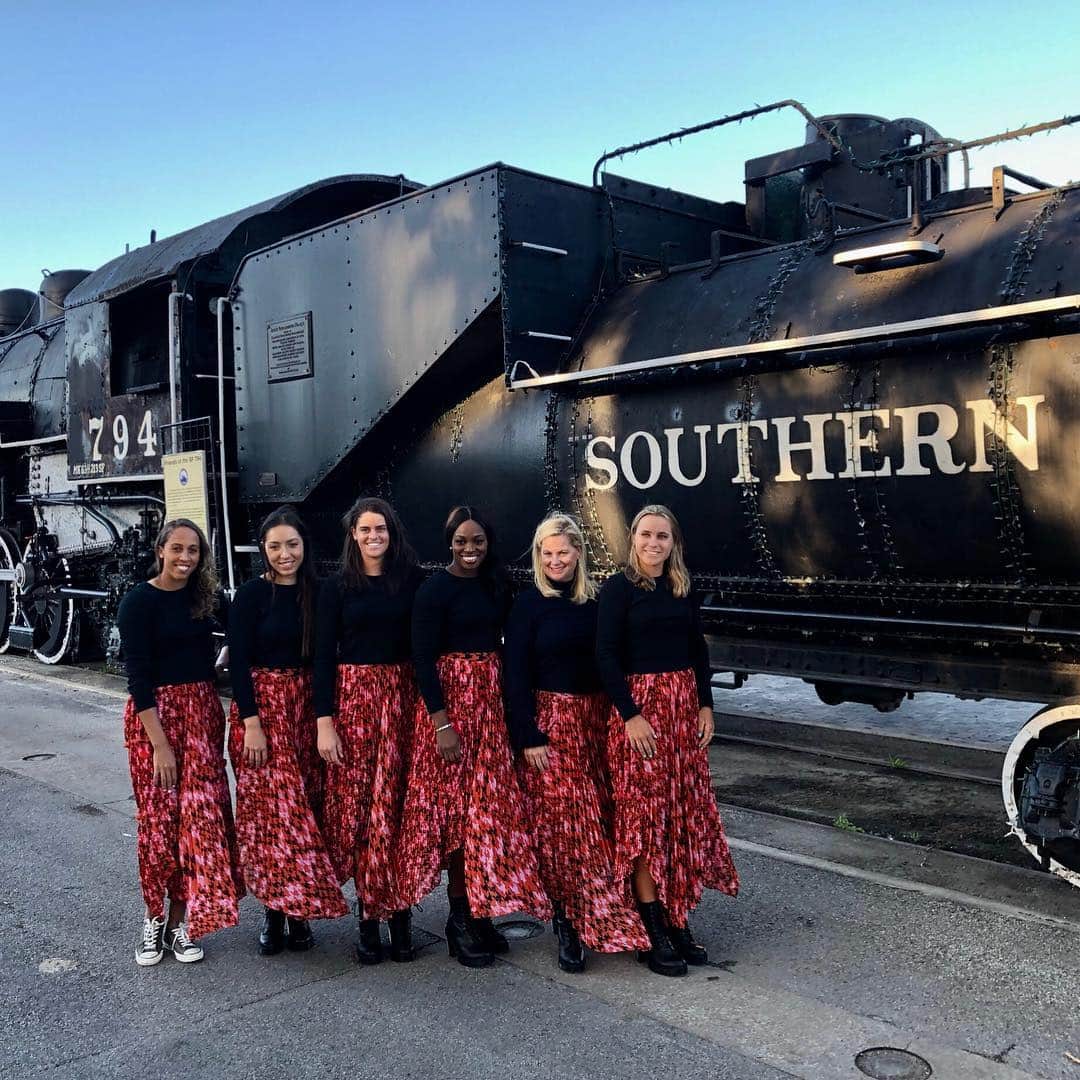 ソフィア・ケニンのインスタグラム：「Team USA is all ready 🇺🇸 Come out and support us 💪🏼 @fedcuptennis #FedCup」