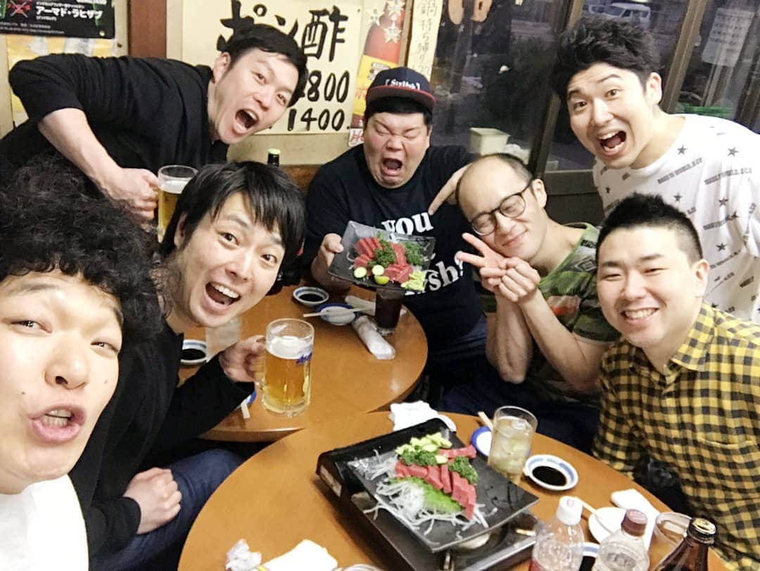 レイチェルのインスタグラム：「今宵は、  久しぶりの『信濃一座』の集まりでしたよ。  本当に、  ただただ、  爆裂に、たぁのぉしぃーーー！会合でしたよ！  もぉ、明日にでもスグにしたいくらいですよ！  それほどにヤバかったですよ！  てことで、②枚目の写真の如く天然に男前なタケオさん、  本当にご馳走様でした～！！！！！😆😆😆🍺🍺🍺🍺🍴🍴🍴🍴🎶🎶🎶🎶✨✨✨✨」