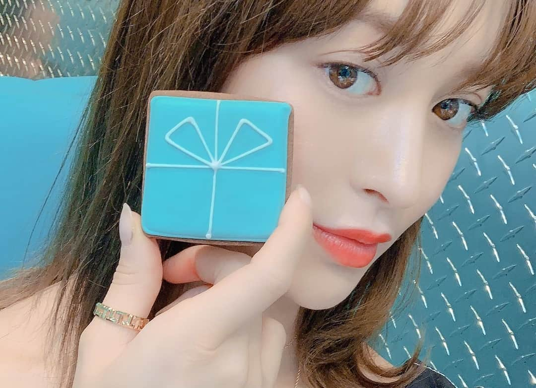 野崎萌香さんのインスタグラム写真 - (野崎萌香Instagram)「「Tiffany Blue Box Cafe」にて Tiffanyの朝食会でした💙💙💙 . . .  リアル「ティファニーで朝食を」 体験🥐🕶❣️ . . .  with えみ様💙🥨🍩🧁🥯 . . .  #TiffanyxCatStreet @tiffanyandco」4月20日 2時14分 - moeka_nozaki