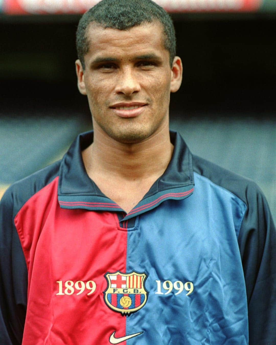 LFPさんのインスタグラム写真 - (LFPInstagram)「Living Legend: #HBD, @rivaldooficial! 🎂🇧🇷」4月20日 2時23分 - laliga