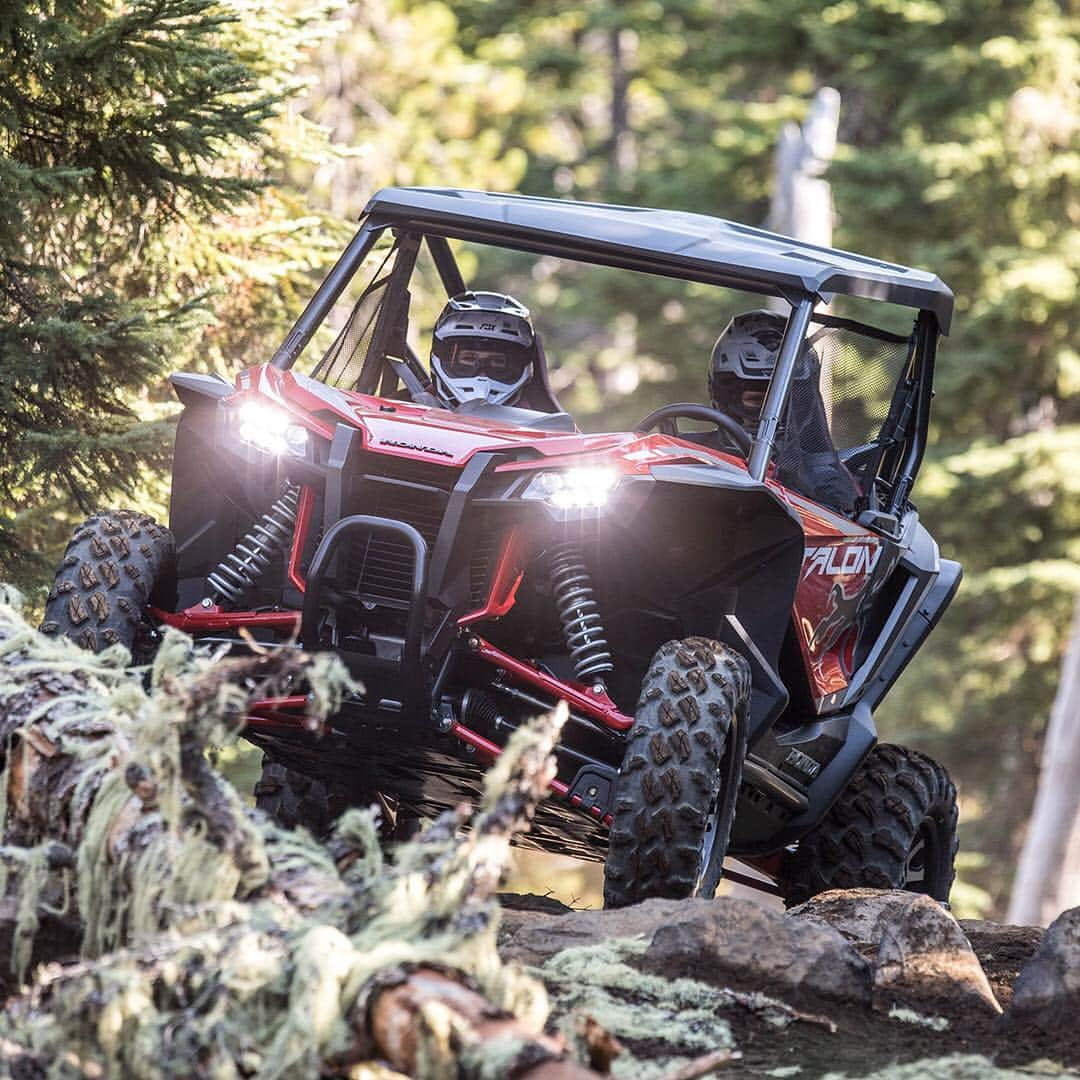 Honda Powersports USさんのインスタグラム写真 - (Honda Powersports USInstagram)「Get your first look at the suspension on the all-new #HondaTalon. From the high-performance chassis, to the Fox Podium Shocks with QS3 Quick Adjusters, every piece is built to prove #Lifeisbettersxs. Click the link in our bio for more info.」4月20日 2時32分 - honda_powersports_us