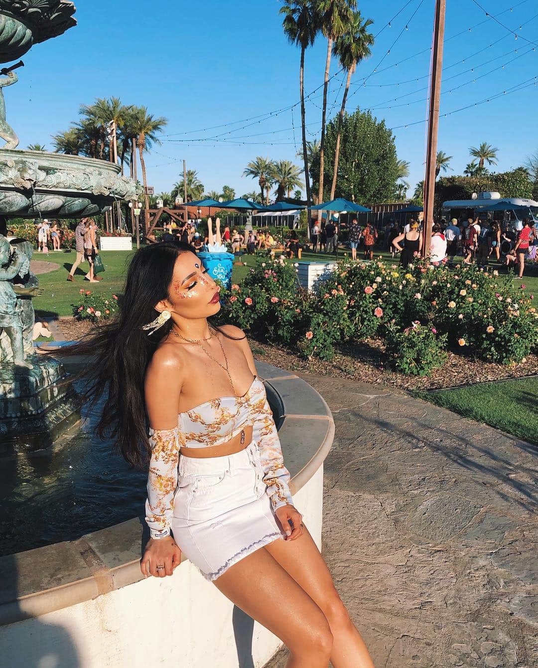 sananasのインスタグラム：「Still in Coachella .. In my mind 😜#DayDreamer #Coachella #Coachella2019 __ PS : NOUVELLE VIDEO EN LIGNE 🎉」