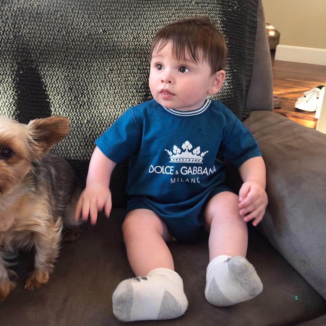 ニック・ベイトマンのインスタグラム：「Well... I’m officially the least handsome guy in the house.」