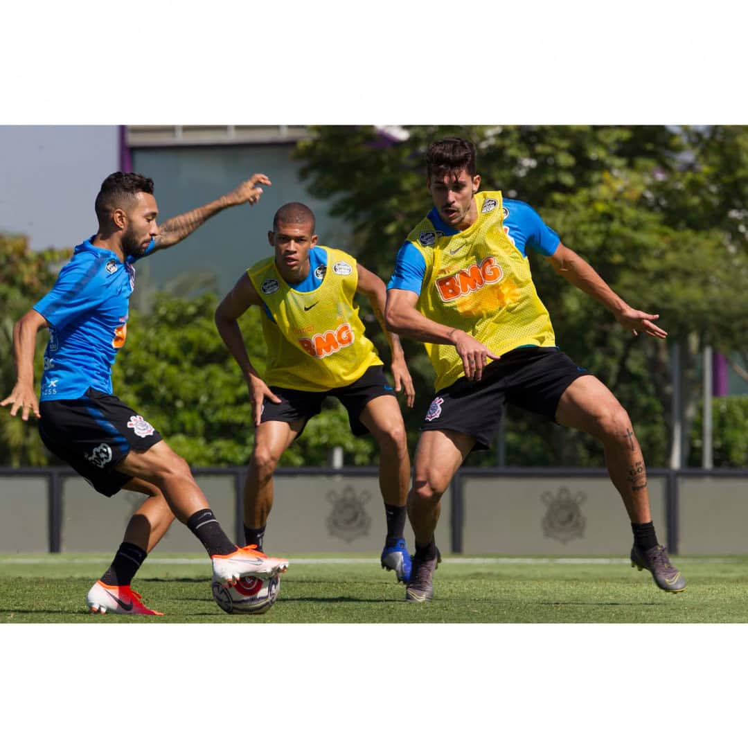 コリンチャンスさんのインスタグラム写真 - (コリンチャンスInstagram)「Timão segue se preparando para a final do Paulistão contra o São Paulo, neste domingo, na @ArenaCorinthians. 📸 Daniel Augusto Jr/Agência Corinthians  #VaiCorinthians #MajestosoFinal #Corinthianismo #FielAtéoFim #MeuBMG #NãoÉSóPatrocínio #TimeDoPovo #Corinthians #Timão #CorinthiansTV #FielTorcedor #AFielÉFoda #TodosPorUm #NikeFutebol #Joli #EstrellaGalicia #UniversidadeBrasilOficial #ÉPositivo #CorinthiansÉPositivo #LoucoPotyCorinthians #PostosALE #ALEnoTimão #TODOSportiCorinthians #CartãodeTODOSCorinthians #TODOSpeloTimão」4月20日 3時00分 - corinthians