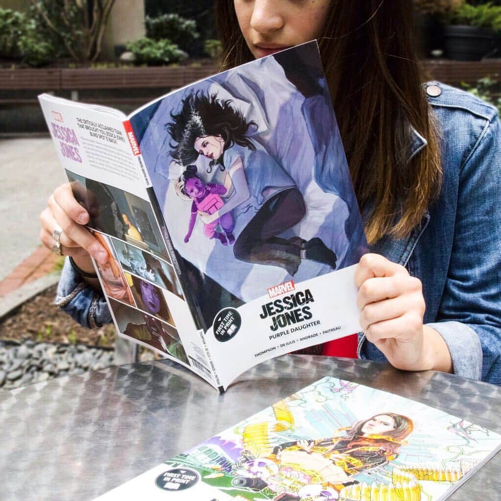 Marvel Entertainmentさんのインスタグラム写真 - (Marvel EntertainmentInstagram)「First time in print! Bring home the entire Kelly Thompson + Mattia De Iulis “Jessica Jones” run on April 24th. #JessicaJones #MarvelComics」4月20日 3時22分 - marvel