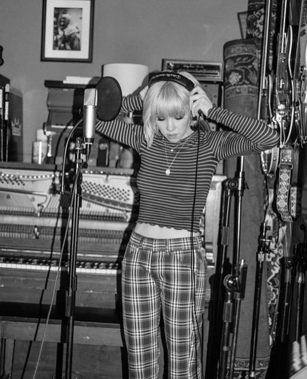 ASCAPさんのインスタグラム写真 - (ASCAPInstagram)「Grab your headphones 🎧 It’s #NewMusicFriday & @carlyraejepsen dropped a new one today.. link in bio to listen. #Julien」4月20日 3時48分 - ascap