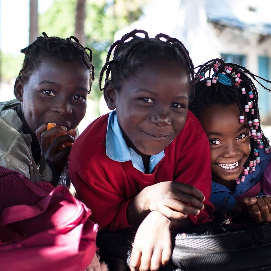 unicefさんのインスタグラム写真 - (unicefInstagram)「When girls do better, we all do better. #ForEveryChild, education. © UNICEF Mozambique/2016/Ricardo Franco」4月20日 3時45分 - unicef