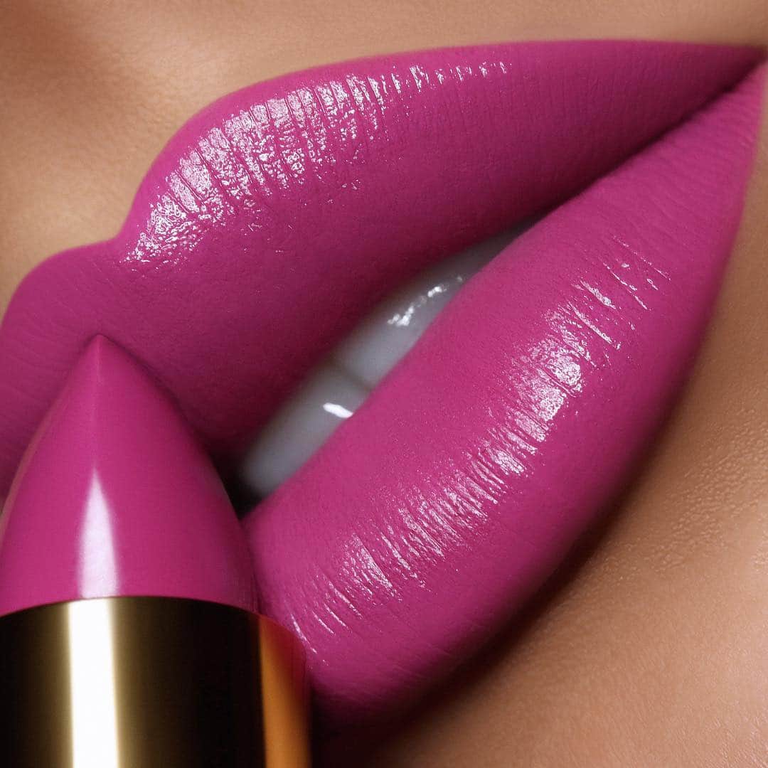 パット・マグラスさんのインスタグラム写真 - (パット・マグラスInstagram)「WILD ORCHID ⚡️⚡️⚡️ Make your pout pop with 'BEAUTY JUNKIE' #LuxeTrance Lipstick—an ultra violet pink with a captivatingly creamy formula ⚡️⚡️⚡️ Shop this shade NOW at PATMcGRATH.COM! 💋 by @claremacmua」4月20日 3時56分 - patmcgrathreal