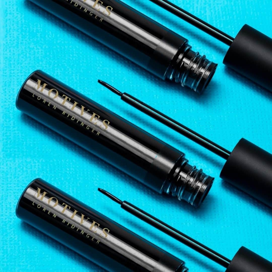 Motives Cosmeticsさんのインスタグラム写真 - (Motives CosmeticsInstagram)「A long-lasting liquid liner that comes with a fine tip to allow for precise application. Perfect for creating a defined eye or a bold🖤, dramatic look. . . . . #motives #motivescosmetics #makeup #mua #makeuplove #makeupartist #naturalmakeup #beauty #worldmakeupartist #makeupadict #makeupobsessed #eyeliner #liquideyeliner #drawoutsidethelines」4月20日 3時52分 - motivescosmetics