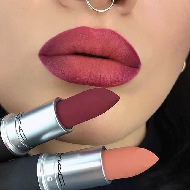 M·A·C Cosmetics BRさんのインスタグラム写真 - (M·A·C Cosmetics BRInstagram)「Já viu que uma das tendências de beleza mais em alta são os lábios com duas cores? ❤️💋 Com o Powder Kiss é mais fácil criar este efeito. Além disso, nova fórmula do batom te dá mais conforto que os batons mattes, além de deixar uma sensação suave nos lábios. 💄  Corra pra loja, teste e garanta o seu! Compre também pelo site maccosmetics.com.br  #MACLipsBR #MACLovesLips #Batom #BatomMAC #MACPowderKiss #Regram @maccosmeticsrussia」4月20日 4時01分 - maccosmeticsbrasil