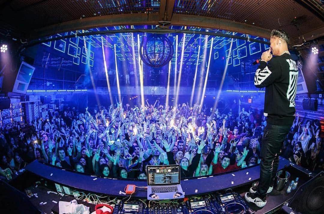 Pauly Dさんのインスタグラム写真 - (Pauly DInstagram)「NEW YORK CITY TONIGHT!!! I Take Over @marqueeny Meet Me There!!! 🙌🏽🙌🏽🙌🏽 #PaulyD #DJPaulyD #NYC #marqueenyc」4月20日 4時09分 - djpaulyd