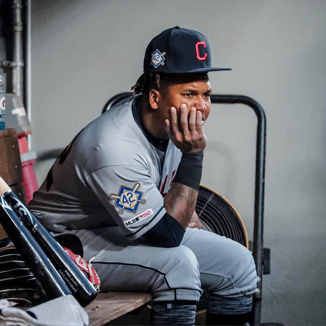 クリーブランド・インディアンスさんのインスタグラム写真 - (クリーブランド・インディアンスInstagram)「Sitting at home when your Friday night plans get canceled. 😐 • • • Tonight’s game vs Atlanta has been postponed and we will play a traditional doubleheader tomorrow. Please see our Instagram story for more details.」4月20日 4時11分 - cleguardians