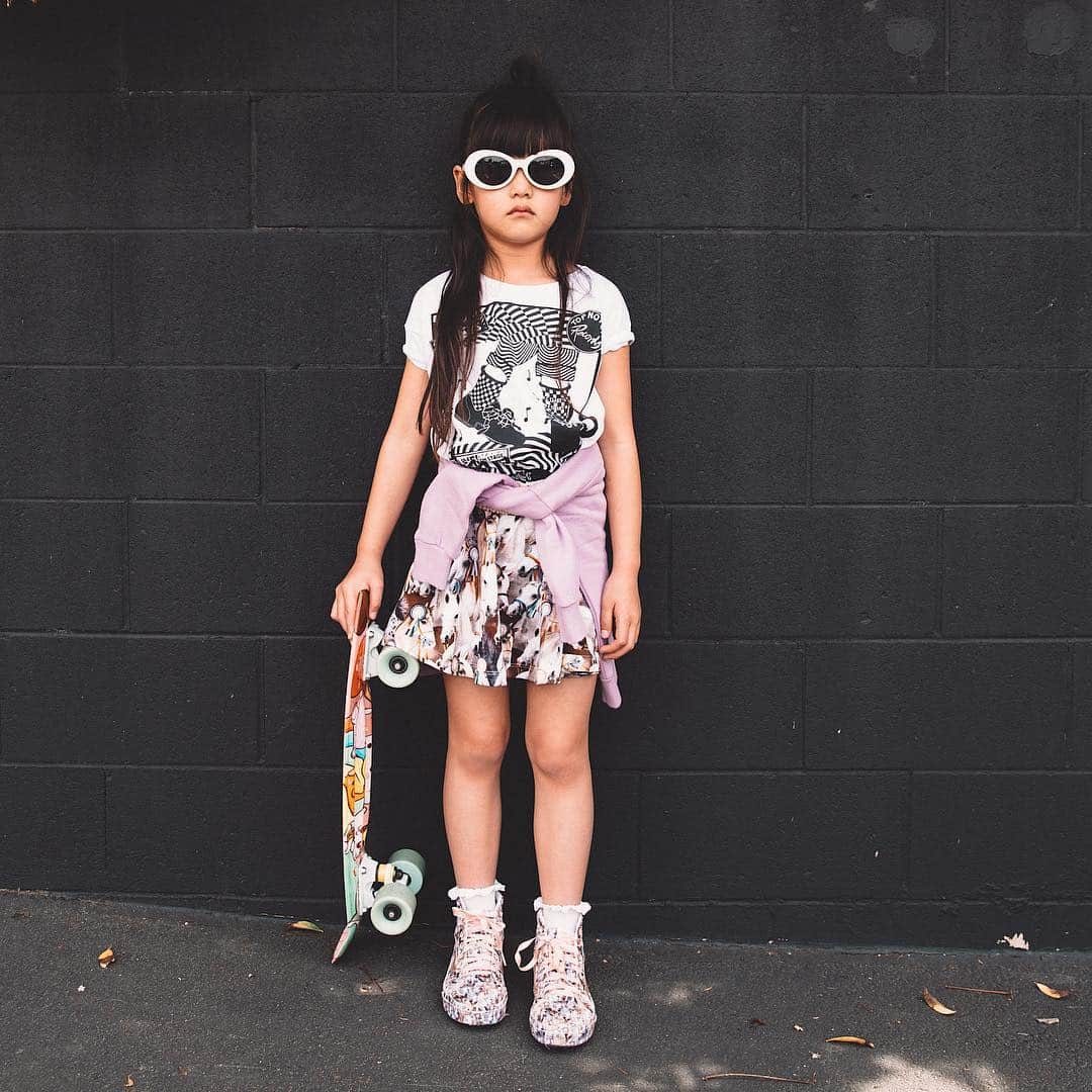 Zooey Miyoshiさんのインスタグラム写真 - (Zooey MiyoshiInstagram)「Watching female skateboarders take over the world with mad respect like.... 💁🏻‍♀️For serious tho, it’s time for Zooey to take some skateboarding lessons, tag the best skate teacher in OC below! #vansxmolo Outfit: @molo Skirt x Shoes: @vansgirls x @molo 📸 by : @samuel.victoria」4月20日 4時17分 - zooeyinthecity