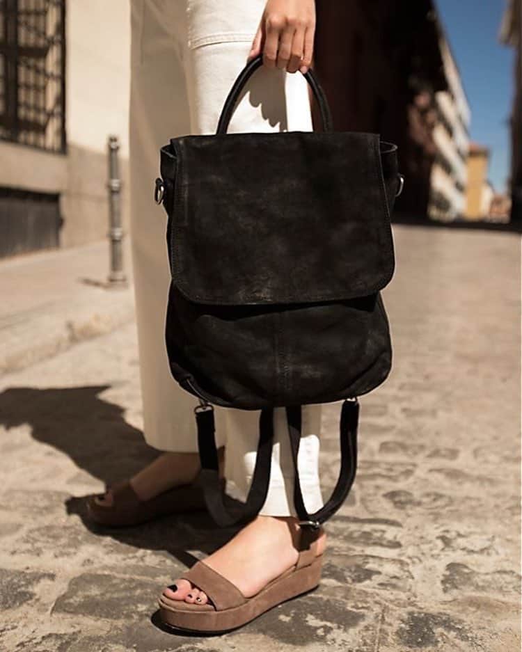 freepeopleさんのインスタグラム写真 - (freepeopleInstagram)「Say hi to summer’s staple bag, the Paris Convertible Backpack. #linkinbio」4月20日 4時21分 - freepeople