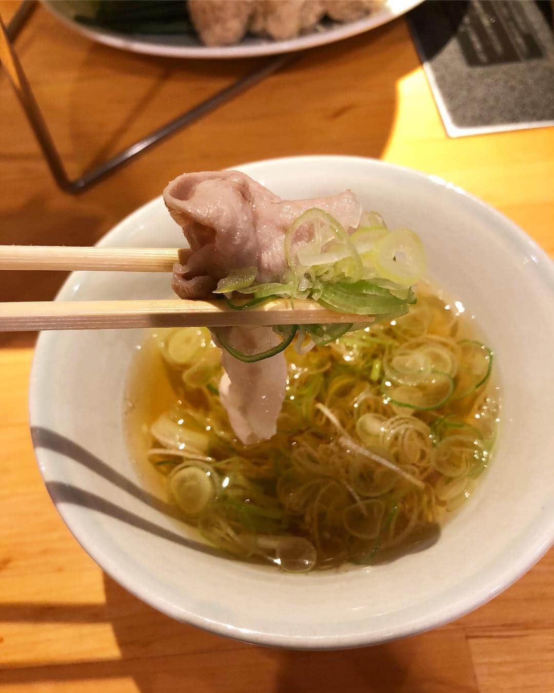 阪本智子さんのインスタグラム写真 - (阪本智子Instagram)「🐽♡ 鹿児島来たよー⸜(๑'ᵕ'๑)⸝* 黒豚にシロクマアイスに🐖🍨💕︎ すでに満喫してます😋✨ 今日は釣り大会頑張りまーすっ!!✨ ＊ #kagoshima #kyushu #kurobuta #shabushabu #shirokuma #icecream  #九州 #鹿児島 #黒豚 #シロクマ #阪本智子」4月20日 4時21分 - tomoko_sakamoto423
