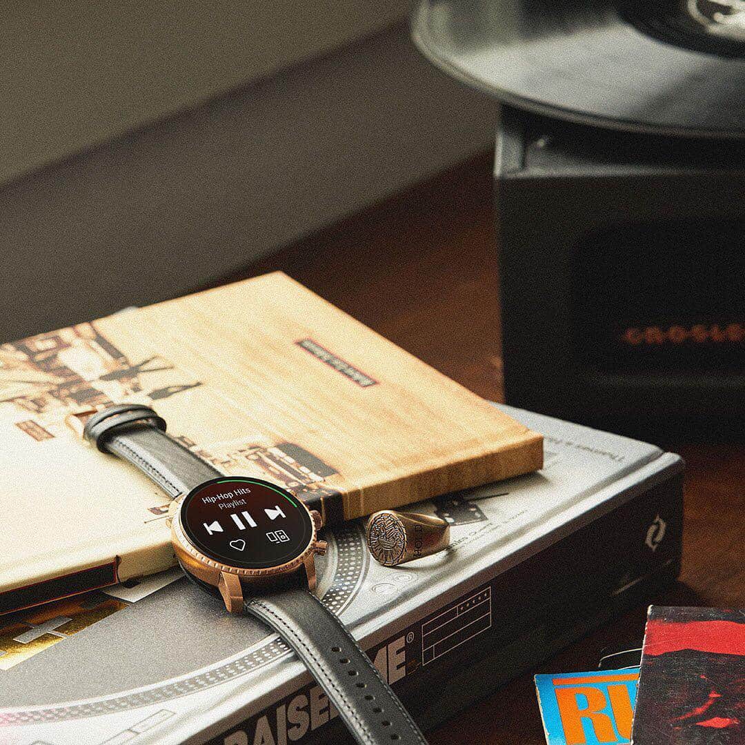 fossilさんのインスタグラム写真 - (fossilInstagram)「Straight outta #CrosleyxFossil watches, but still got turntables! Shop now.」4月20日 4時39分 - fossil
