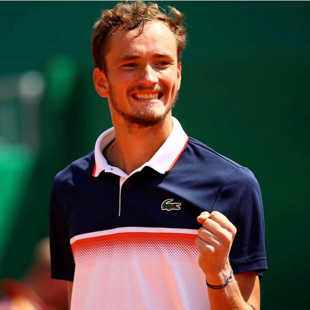 ダニール・メドベージェフさんのインスタグラム写真 - (ダニール・メドベージェフInstagram)「My face says it all 💪🏻🤩 #semis #tomorrow @rolexmontecarlomasters」4月20日 4時33分 - medwed33