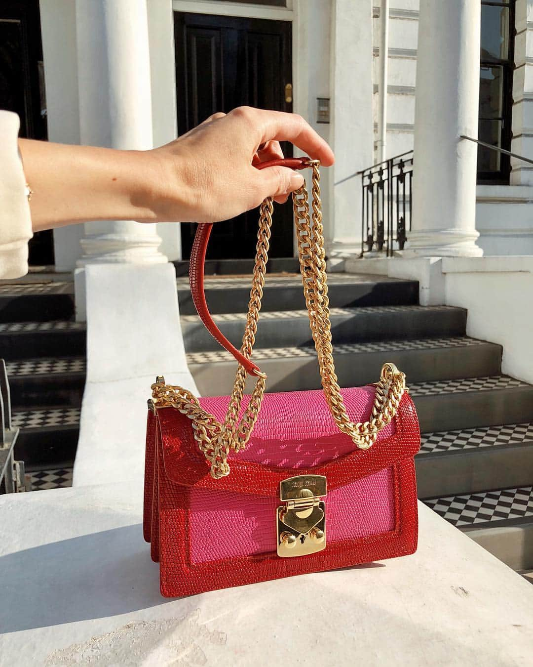 レオニー・ハンネさんのインスタグラム写真 - (レオニー・ハンネInstagram)「Feels like summer @miumiu. 🍒 Anzeige/Ad #MiuMiu #London」4月20日 4時55分 - leoniehanne