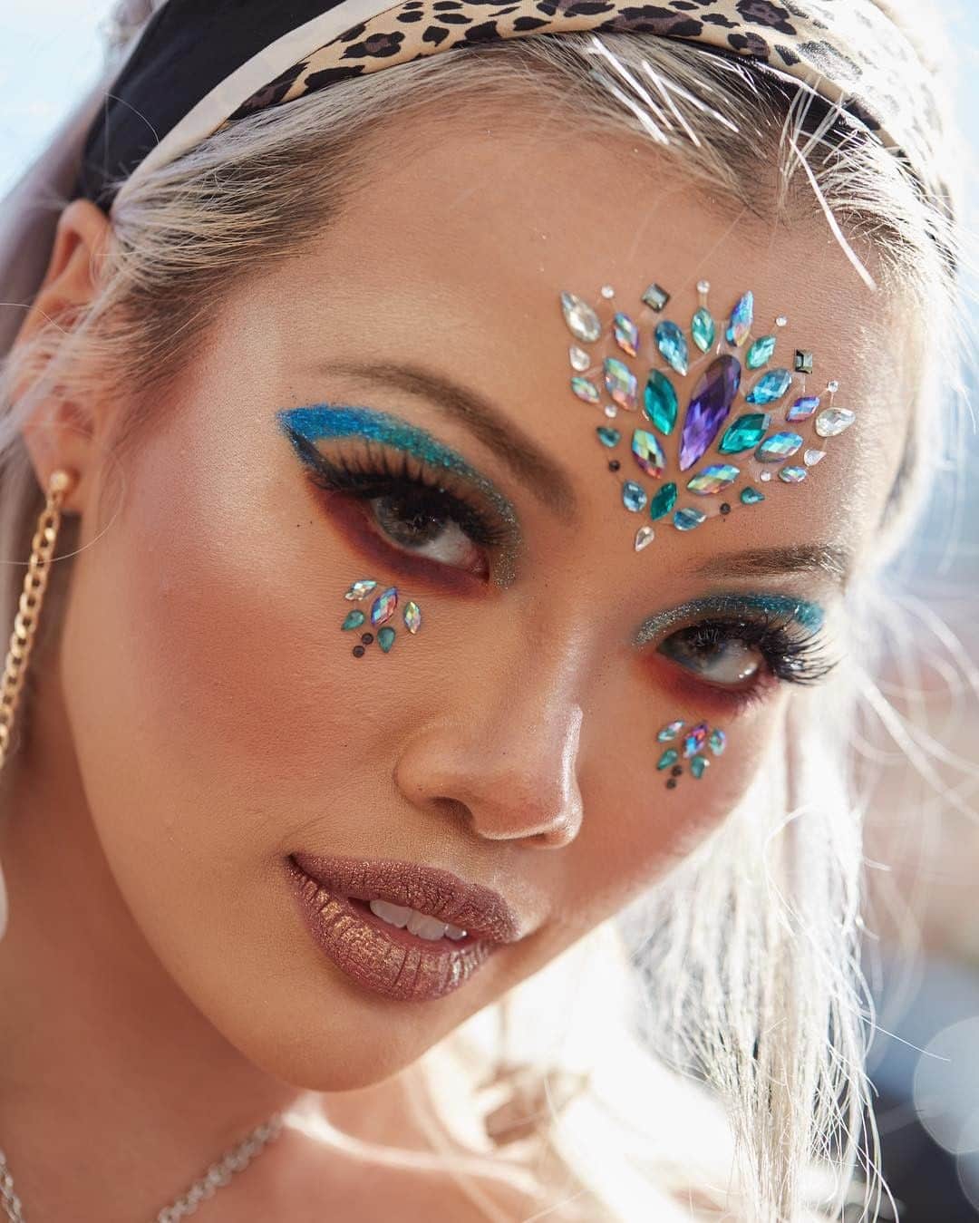 NYX Cosmeticsさんのインスタグラム写真 - (NYX CosmeticsInstagram)「@mirchelley wears our Glitter Goals Cream Quad Palette in 'Glacier' + Glitter Goals Liquid Lipstick in 'Crystal Crush' to achieve this #festivalmakeup 💙✨ Shop the look at @ultabeauty & score a free festival fanny pack with a $20 purchase 🌴🎶 || #nyxcosmeticscoachella #nyxcosmetics」4月20日 5時00分 - nyxcosmetics