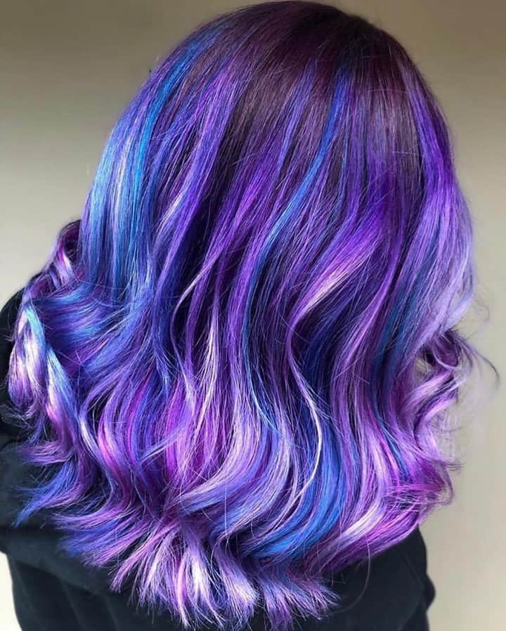 CosmoProf Beautyさんのインスタグラム写真 - (CosmoProf BeautyInstagram)「Crazy about this creative color combo💜💙 ✨ Hair by @marissapusateri who used @framesiusa Framcolor Glamour 5.66 for the roots and then hand painted Framesi Framcolor Bold Violet, Electric Blue, Silver, Violet+Pink to make a magenta tone. ✨ Create endless color possibilities with Framesi Framcolor Bold. Available at #cosmoprofbeauty where you are #licensedtocreate . #repost #framesi #framesicolor #framesiusa #vivids #vividhair #purplehair  #violethair #bluehair」4月20日 5時00分 - cosmoprofbeauty