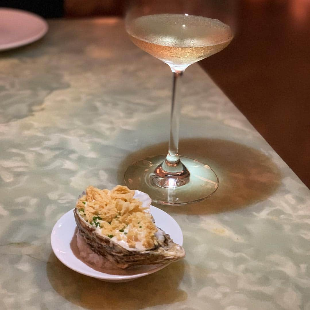 DOMINIQUE ANSEL BAKERYさんのインスタグラム写真 - (DOMINIQUE ANSEL BAKERYInstagram)「Oyster tartar and champagne @belonhk was a confident and poetic start to dinner. Wonderful to find French food just as good as France (and even better) here in Hong Kong.」4月20日 5時03分 - dominiqueansel