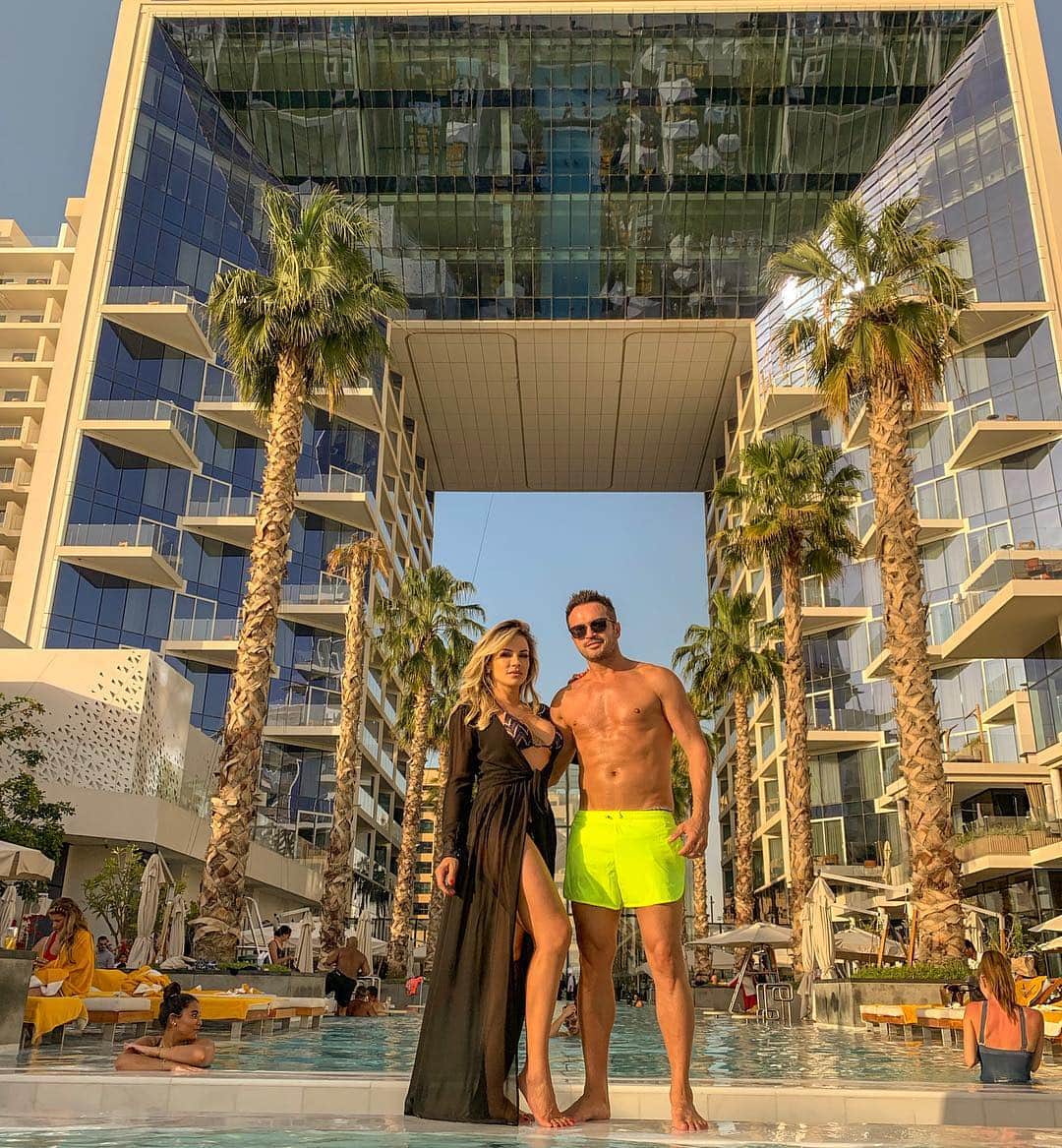 アレッサンドロ・ローザ・ヴィエイラのインスタグラム：「Fim de mais uma viagem com bons frutos e na melhor companhia ❤️ @lilifariav @fivepalmjumeirah #MyDubai #Dubai - SEE YOU DUBAI!」