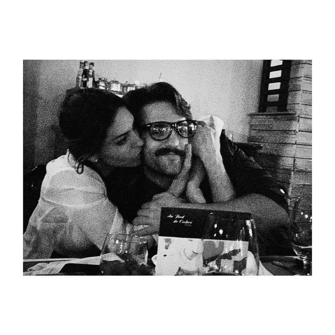 ナタリア・コルドバ・バックリーのインスタグラム：「Mi Gaona... @mrgaona  Ya van por ahí de 27 años de amistad y eso que no llevo bien la cuenta. Ha sido maravilloso ser testigo de tu vida, pero más que nada me siento infinitamente agradecida de tener a un ser humano como tú de mi amigo más antiguo.  Gracias por crecer a mi lado amore... Te amo y beso desde ese entonces y te seguiré amando y besando para siempre. Feliz cumpleaños!!!」