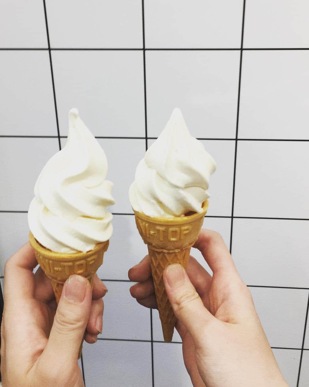 三浦梨鈴のインスタグラム：「IKEAのソフトクリームはやっぱり美味しい🍦 #ikea #sweden #ikeajapan #softcream」