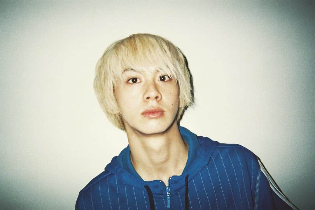 秋元龍太朗のインスタグラム：「よくバンドマンに思われてた頃」