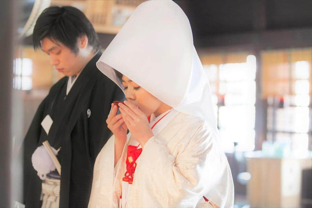 晴レの日｜HARENOHIのインスタグラム：「〜〜本格和装撮影が49,800円から！！〜〜﻿ ﻿ 浅草の魅力を存分に味わえる撮影体験☆﻿ 最高級の和装で他とは違うワンランク上の贅沢☆﻿ メイクもセアセットもHARENOHIにお任せ☆﻿ 和装小物貸出無限大！あなたのわがまま叶えます☆﻿ ﻿ お問い合わせはこちら↓﻿ https://www.photorait.net/studio/201430﻿ ﻿ お電話でもご予約承ります↓﻿ 03-6721-5547﻿ ﻿ ・﻿ ・﻿ ・﻿ ﻿ HARENOHIフォトツアーでは オプションで神社ロケフォトも 承っております！ 牛嶋神社では三々九度をしているような 写真も撮れます♪ ﻿ #HARENOHI #晴レの日 #浅草 #asakusa #浅草寺 #sensoji #雷門 #kaminarimon #西参道商店街 #人力車 #jinrikisha #スカイツリー #skytree #結婚式 #wedding #和婚 #前撮り #和装 #和服 #色打掛 #紋付 #カップル #夫婦 #couple #instagood #photooftheday #love #l4l #followｍe #牛嶋神社」