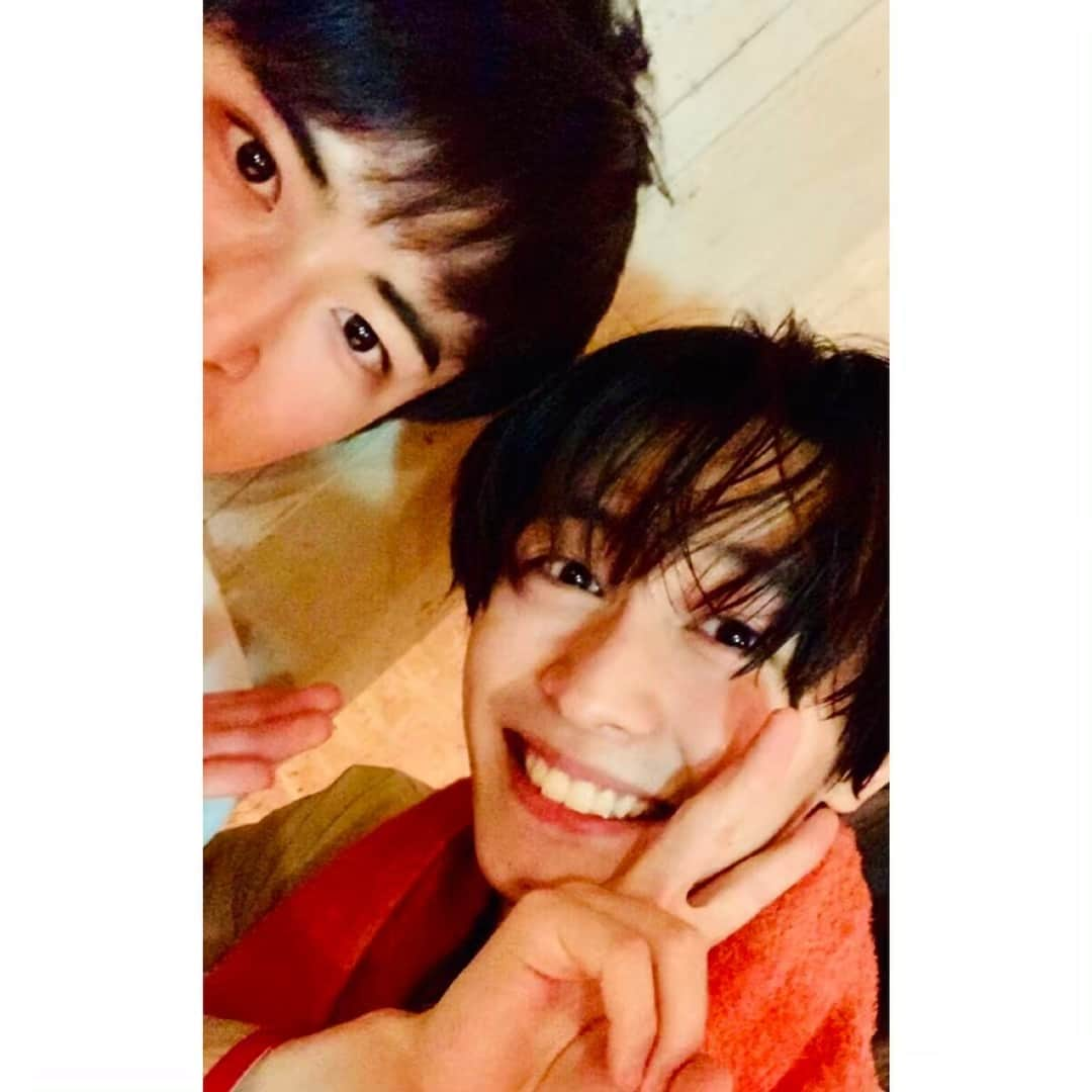 山口葵さんのインスタグラム写真 - (山口葵Instagram)「. 「僕のヒーローアカデミア」 物凄くアツかった！！！！ 童心に返ったように目を輝かせながら ステージ上に釘付けになっている自分がいました👁 やっぱりヒーローはカッコイイです。 男の永遠の憧れです💭 アニメや漫画も最近好きになってきているので、 いろんなものに触れていきたい🔥 . 写真は小林亮太くんと。 半端じゃない意気込みと作品に対する想いが溢れていて、 言葉にしなくてもそれが伝わってきました🔥🔥 個人的にとても刺激を受けました‼️ 僕も頑張らなきゃ！！！ あと、筋肉も凄かった💪 . #僕のヒーローアカデミア #ヒロアカ #天王洲銀河劇場 #小林亮太 #爆豪勝己」4月20日 14時44分 - _yamaguchi_aoi_